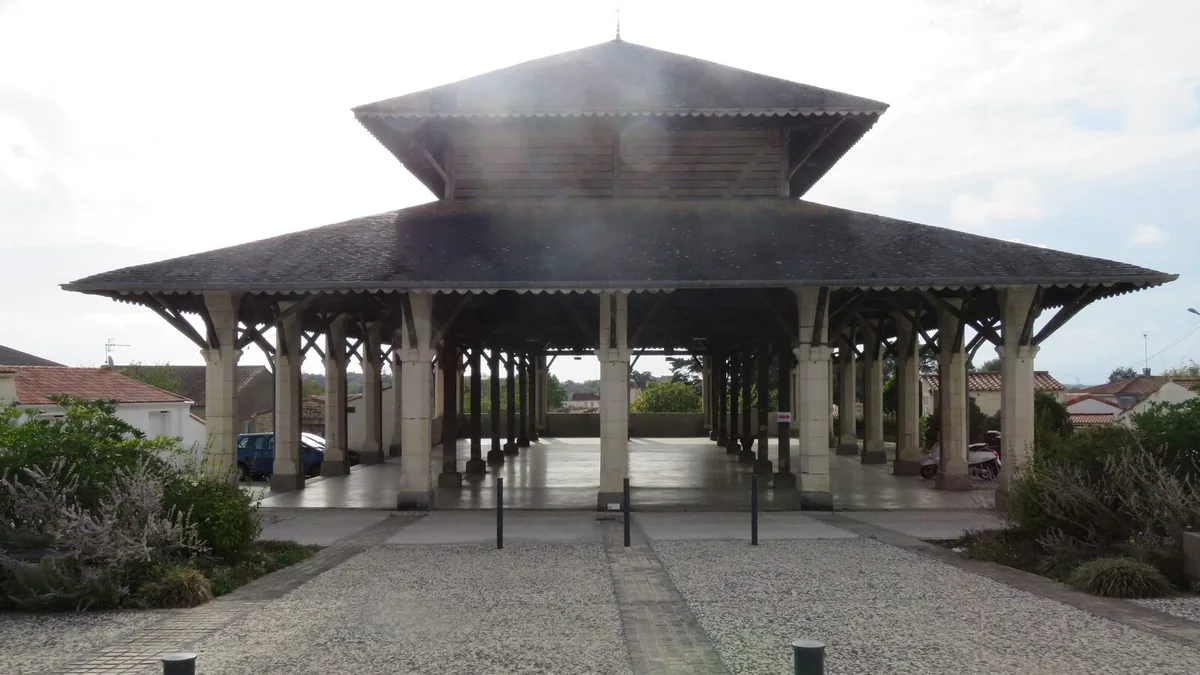 Les halles d'Avrillé, place des Halles