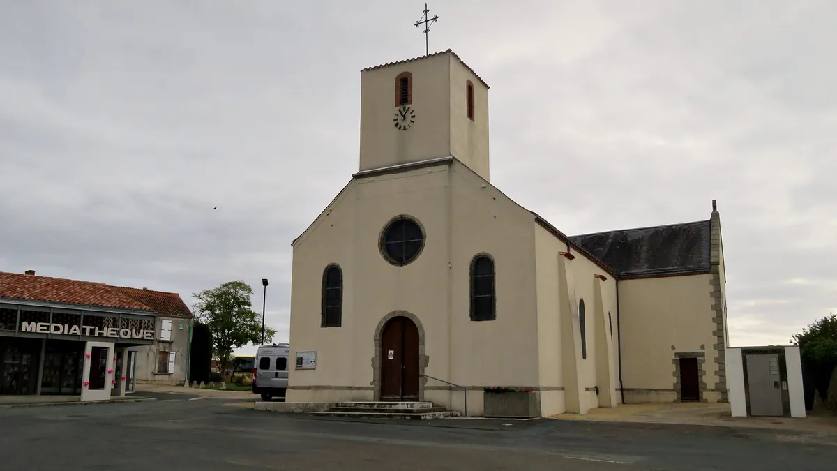L'église Sainte-Walburge, place François Favreau