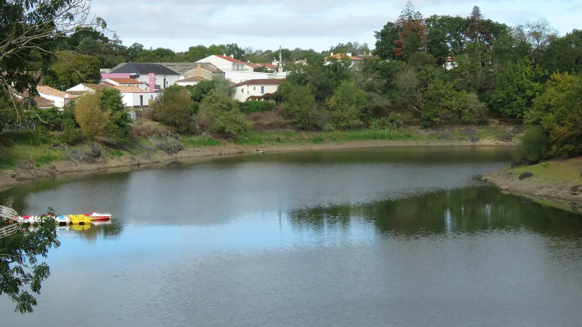 La base nautique du Graon et ses pédalos